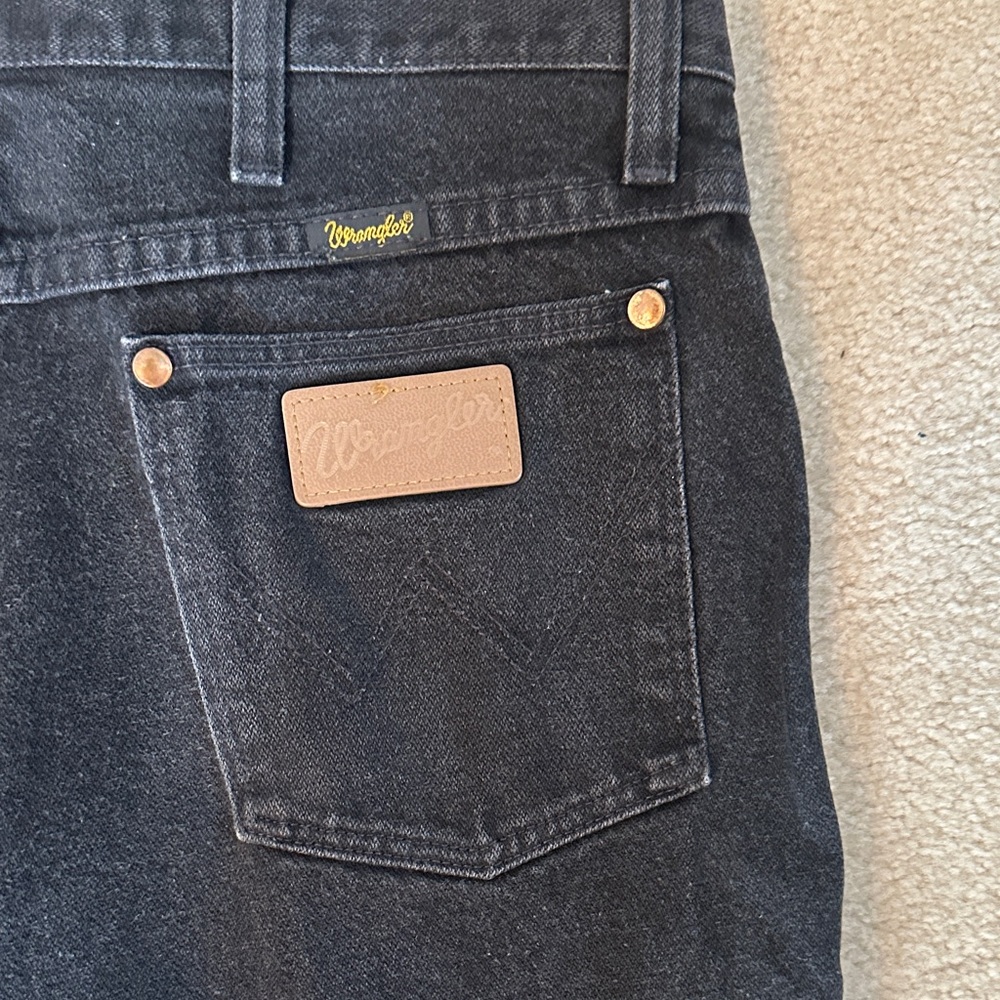 Wrangler Men's Dark Black Jeans - Picture 3 of 5